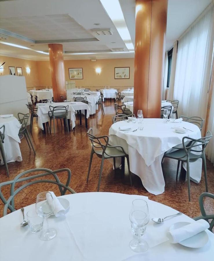 Ristorante Hotel Lucia - 100 Mt Dal Mare จูเลียโนวา ภายนอก รูปภาพ