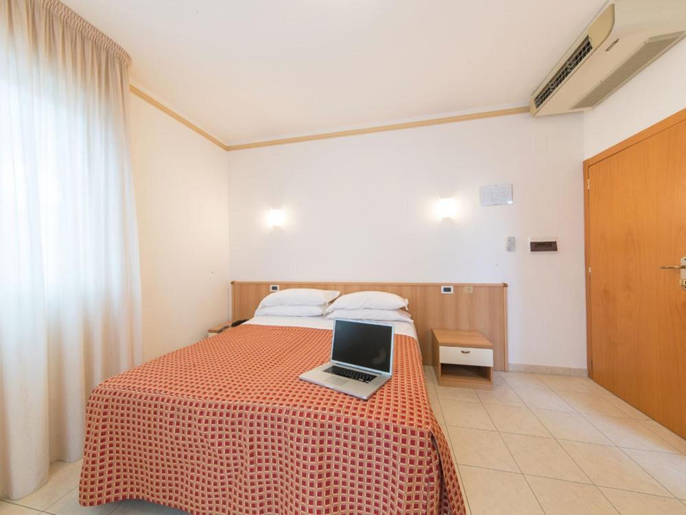 Ristorante Hotel Lucia - 100 Mt Dal Mare จูเลียโนวา ภายนอก รูปภาพ