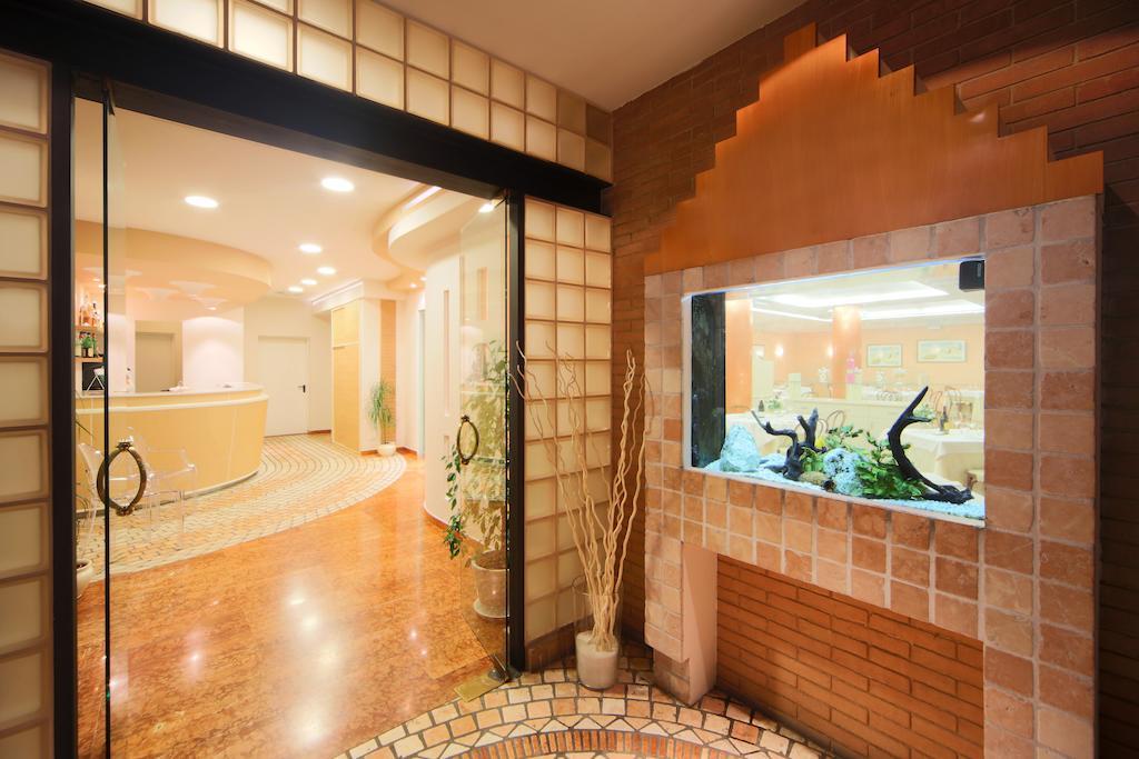Ristorante Hotel Lucia - 100 Mt Dal Mare จูเลียโนวา ภายนอก รูปภาพ